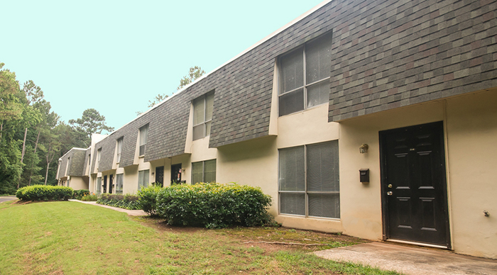 Park at Greenbriar Apartments in Southwest Atlanta, GA